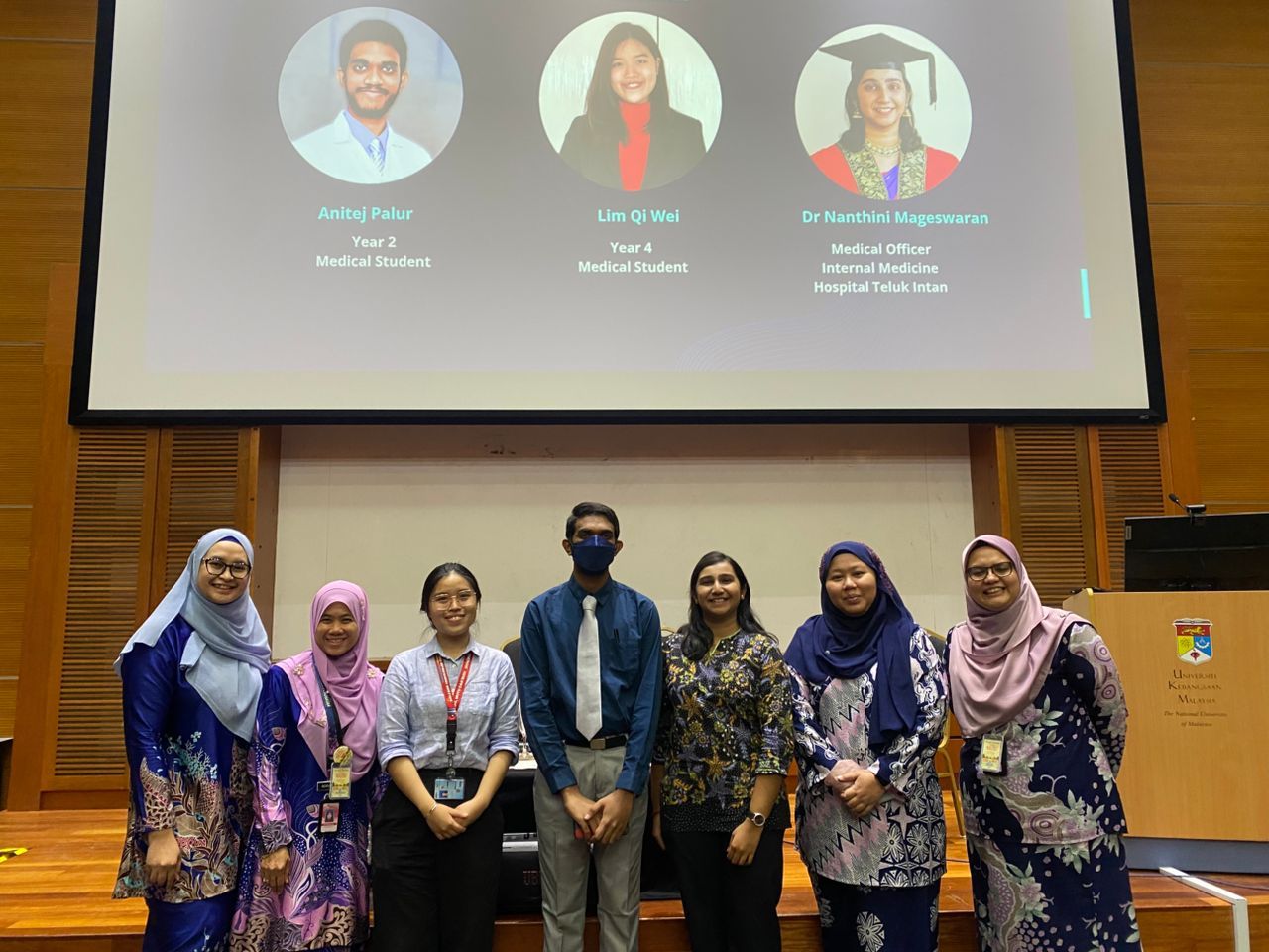 A group picture of all panellists and faculty members.