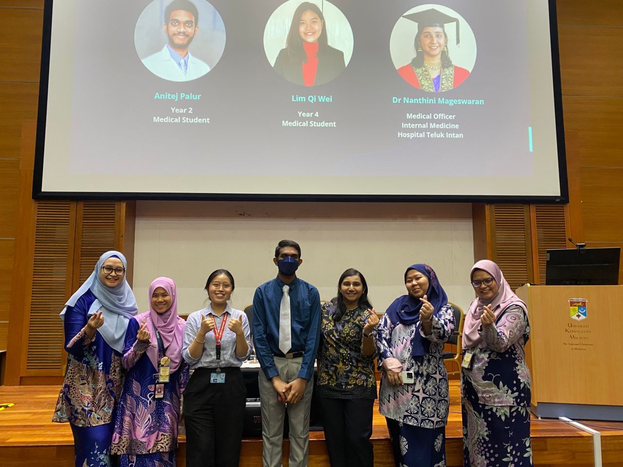 A group picture of all panellists and faculty members.