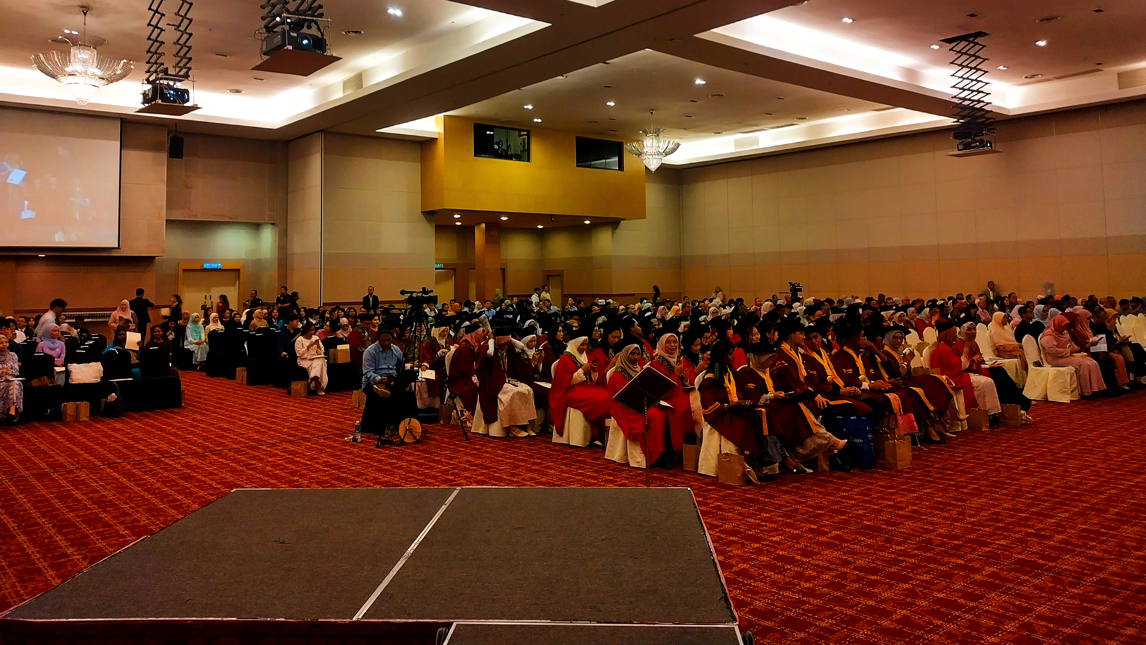 The students and parents who attended the Dean's Award Ceremony 2025.